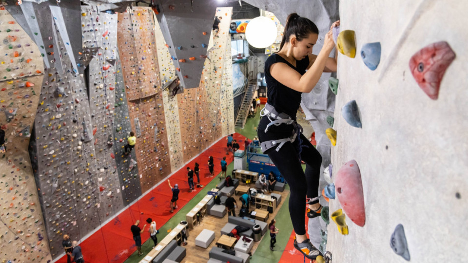 "Les femmes assurent" : une session escalade 100% féminine à Lyon