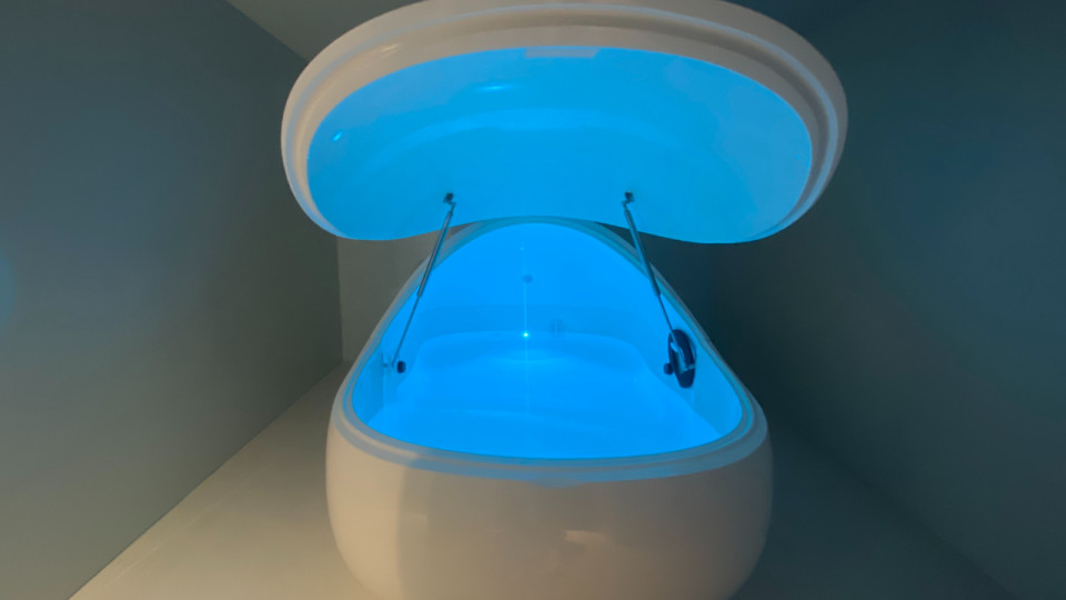 On a testé : la flottaison en isolation sensorielle