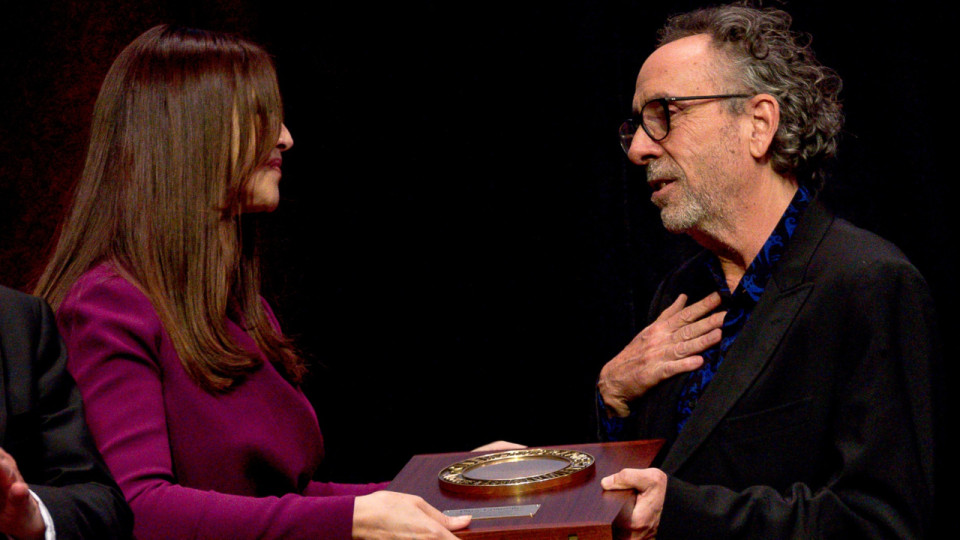 "Je l’aime" : Monica Bellucci officialise sa relation amoureuse avec Tim Burton née à Lyon