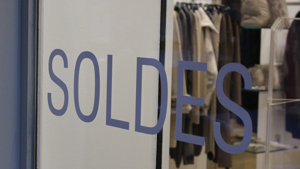 Les soldes d’été prolongés d’une semaine pour soutenir les commerçants