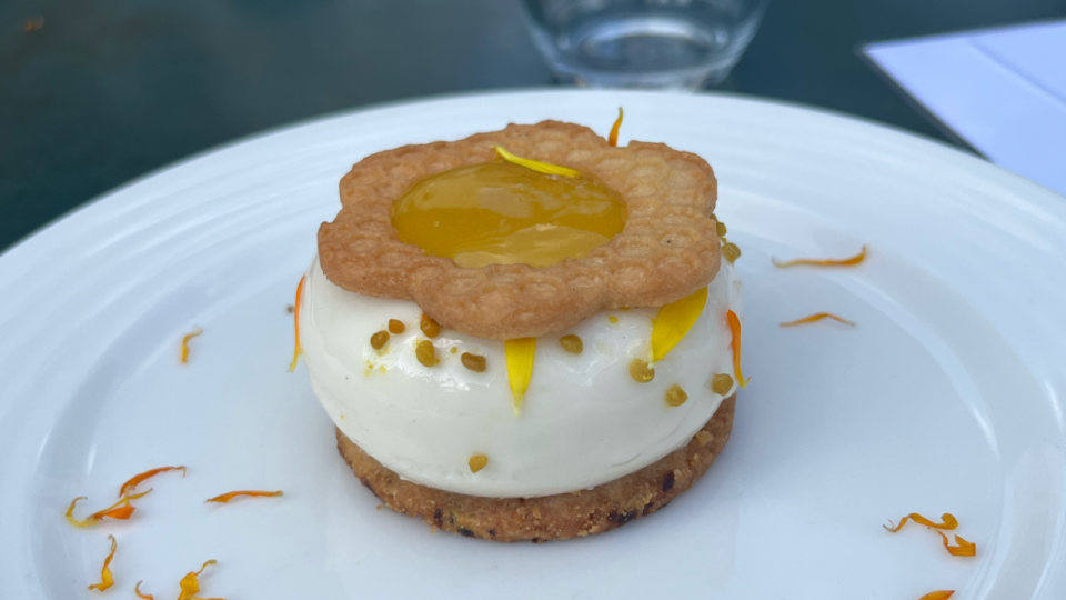 On a testé : une dégustation accords pâtisseries et cocktails au Collège Hôtel