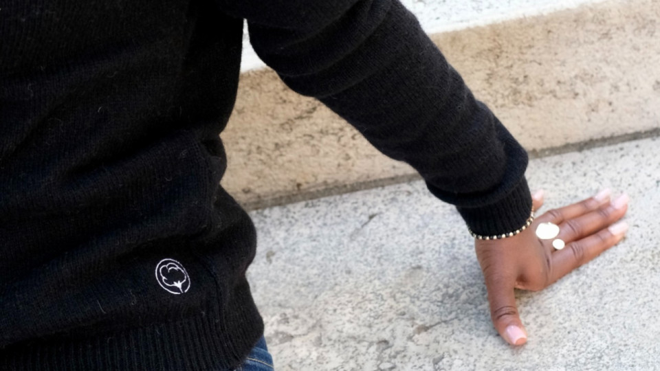 La marque lyonnaise Coton Vert lance son pull 100% recyclé fabriqué localement