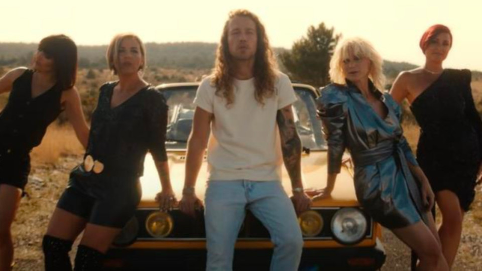 Les L5 dans le nouveau clip de Julien Doré… sans la Lyonnaise Louisy Joseph