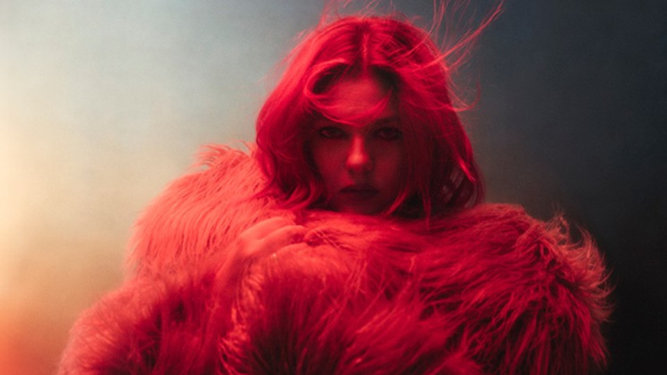 La date du concert de Louane à Lyon décalée de plusieurs mois