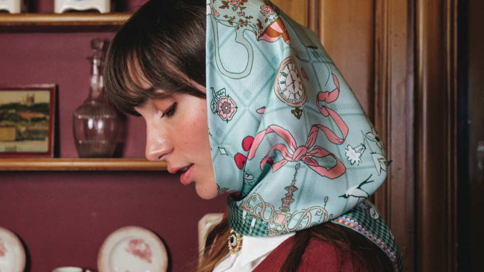 Le look du mois : les foulards en soie de la Maison Malfroy
