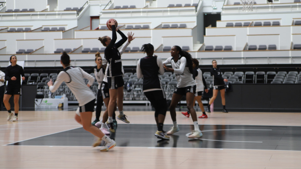 Les joueuses de l’ASVEL féminin prennent leurs marques au Palais des Sports de Gerland (PHOTOS)