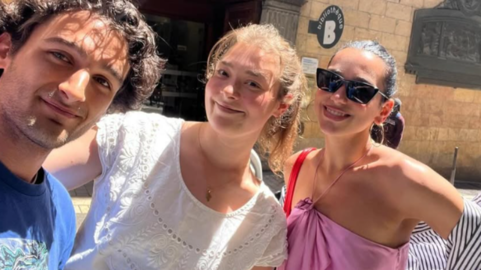 Dua Lipa en mode touriste dans les rues de Lyon