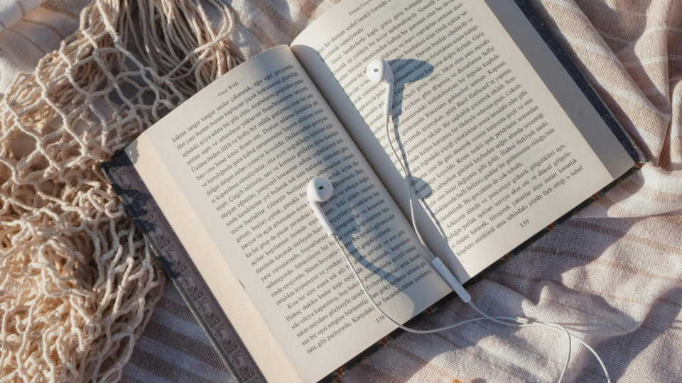 Le top 6 des podcasts à écouter cet été