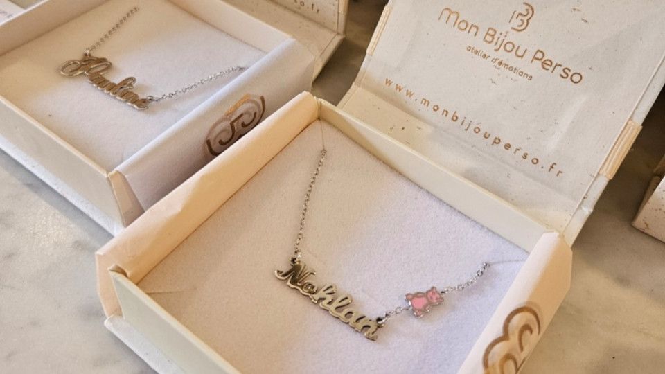 Quand une Lyonnaise fait briller le collier-prénom 