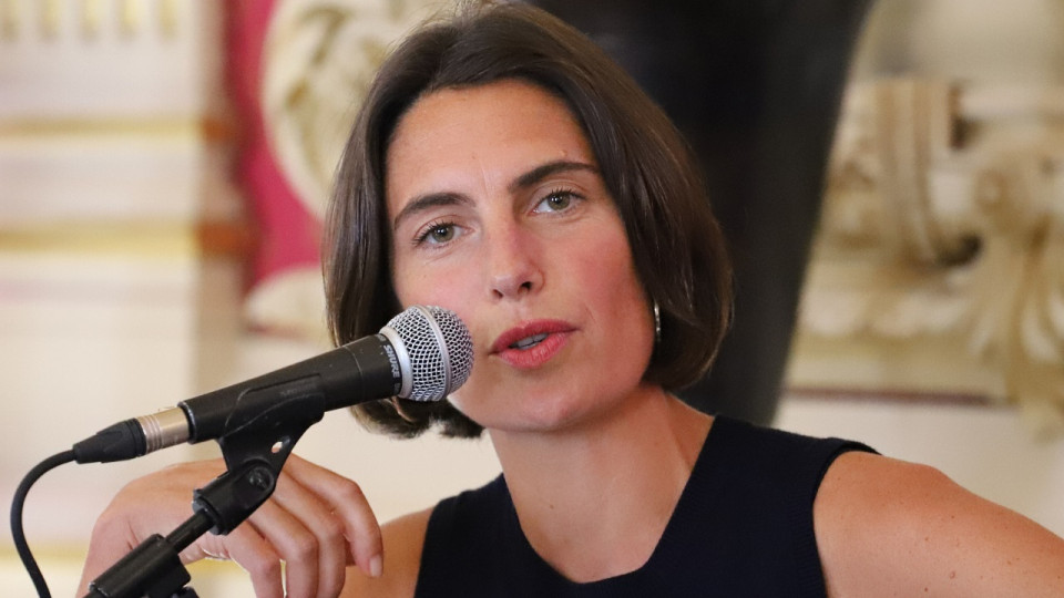 "C&rsquo;est votre vie pas celle des autres" : le touchant message d&rsquo;Alessandra Sublet pour la sortie de son premier roman