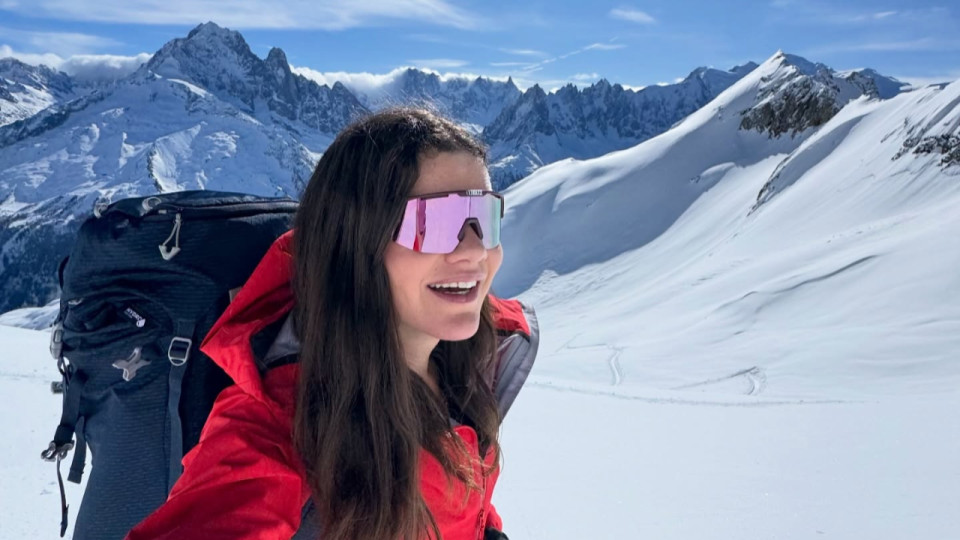 Elle gravit les plus hauts sommets du monde pour son p&egrave;re d&eacute;c&eacute;d&eacute; d&rsquo;un cancer : un documentaire sur Constance Schaerer diffus&eacute; en avant-premi&egrave;re &agrave; Lyon