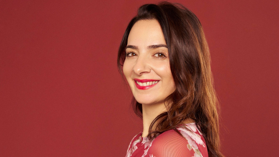 La romanci&egrave;re Serena Giuliano en d&eacute;dicace &agrave; Lyon