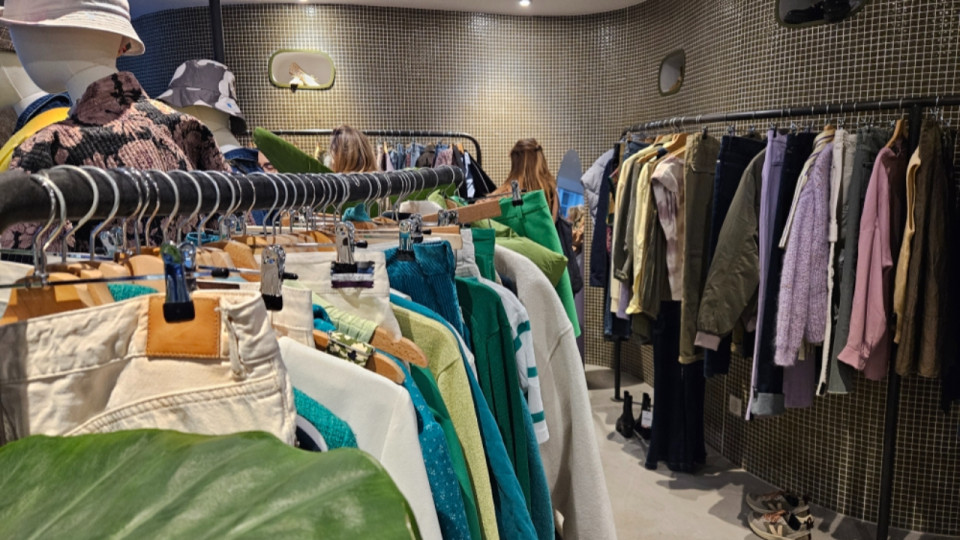 Cette boutique de v&ecirc;tements organise un vide-dressing sur les toits de Lyon