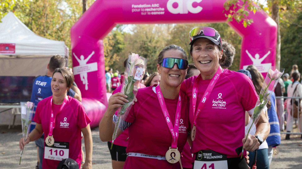 Triathlon des Roses &agrave; Lyon : pr&egrave;s de 64 000 euros r&eacute;colt&eacute;s contre les cancers du sein